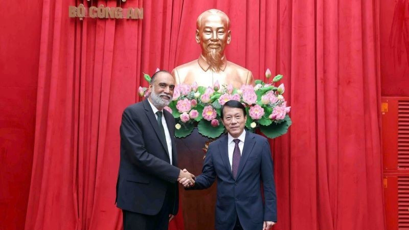 梁三光大将会见联合国副秘书长、联合国秘书长技术特使阿曼迪普·辛格·吉尔。