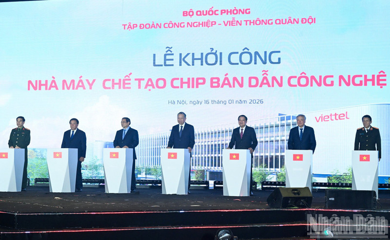 苏林总书记、范明正总理和党、国家领导参加高科技半导体芯片制造厂奠基仪式。