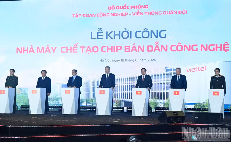 苏林总书记、范明正总理和党、国家领导参加高科技半导体芯片制造厂奠基仪式。