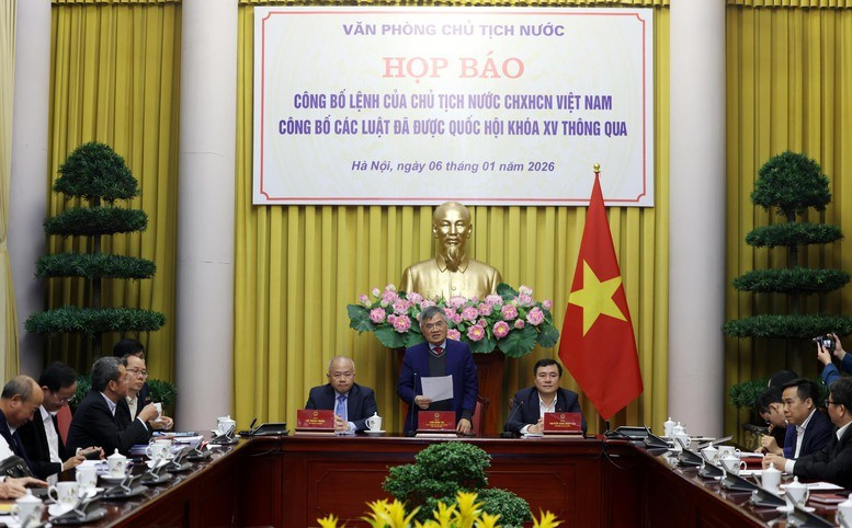 国家主席办公厅公布关于第十五届国会第十次会议通过的12部法律的主席令。（图片来源：baochinhphu.vn）