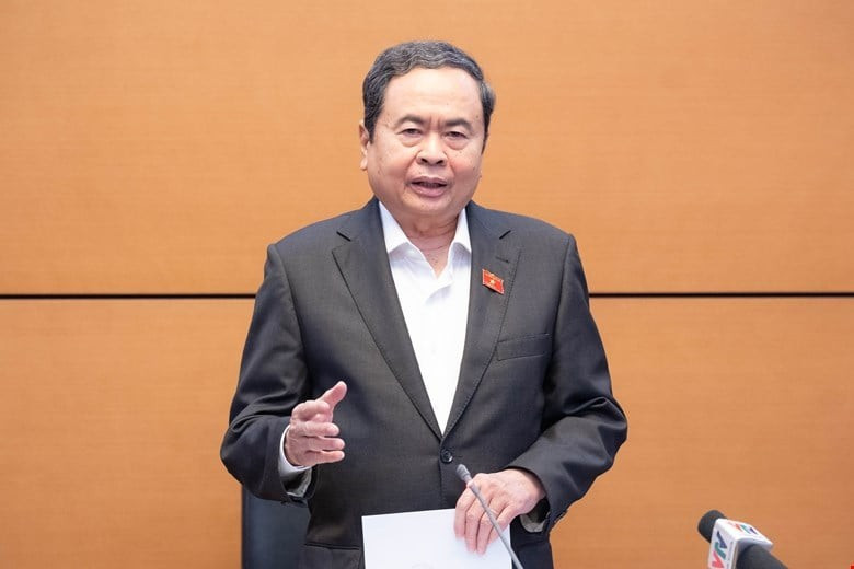 国会主席陈青敏主持会议。（图片来源：quohoi.vn）