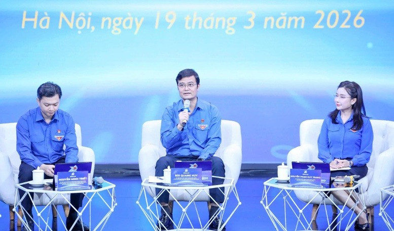 胡志明共青团中央第一书记裴光辉发表讲话。（投票来源：baochinhphu.vn）