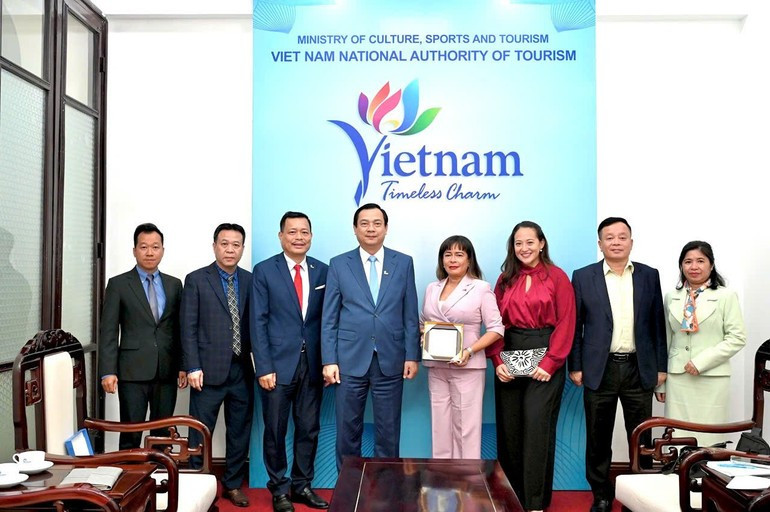 双方代表合影。