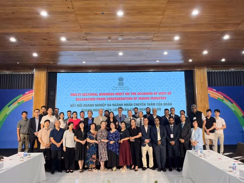 与会代表合影。（图片来源：vneconomy.vn）