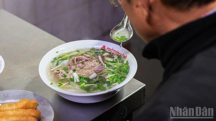 附图：越南牛肉河粉。