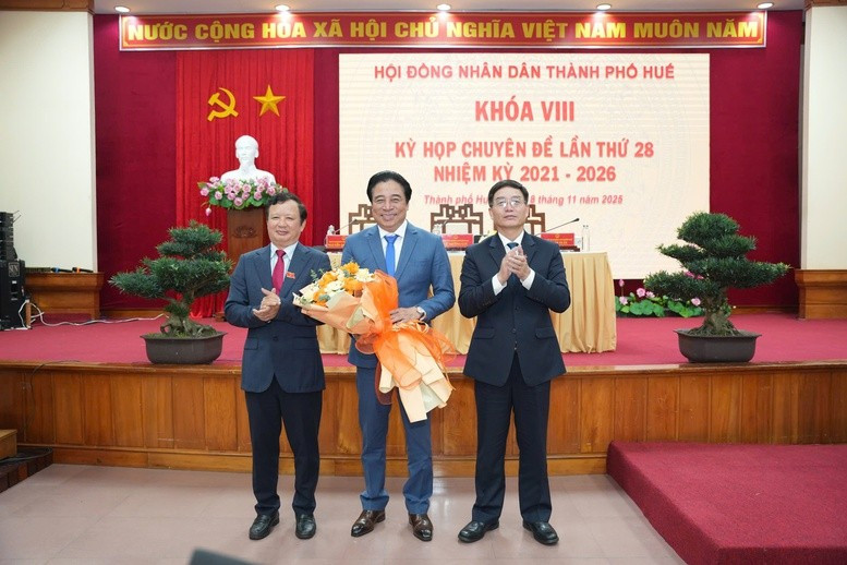 顺化市委副书记阮克全同志以100%赞成票（43票）当选顺化市人民委员会主席，任期2021—2026年。