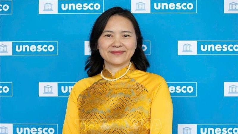 越南常驻联合国教科文组织代表阮氏云英大使。