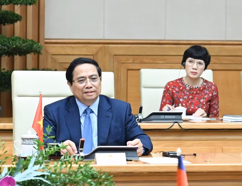 范明正总理发表讲话。