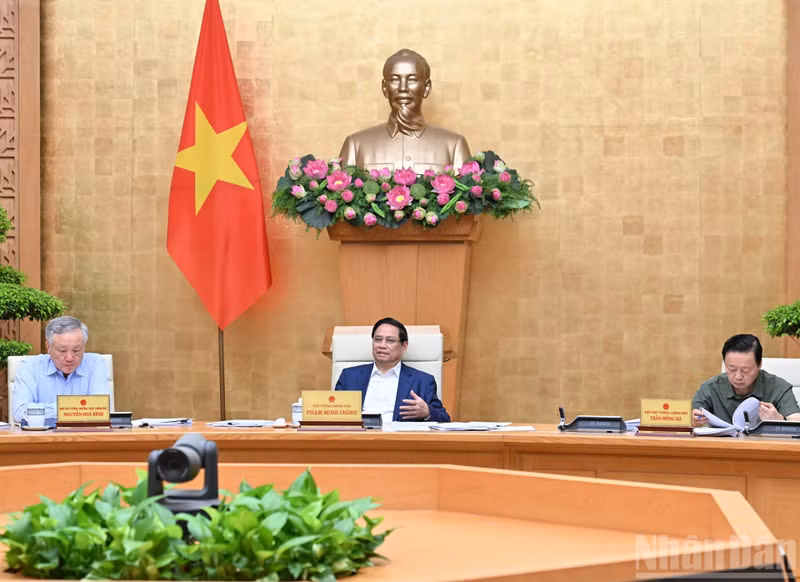 范明正总理主持会议。