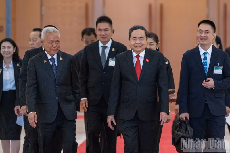 国会主席陈青敏和泰国国会主席、下议院议长梭蓬·乍兰。