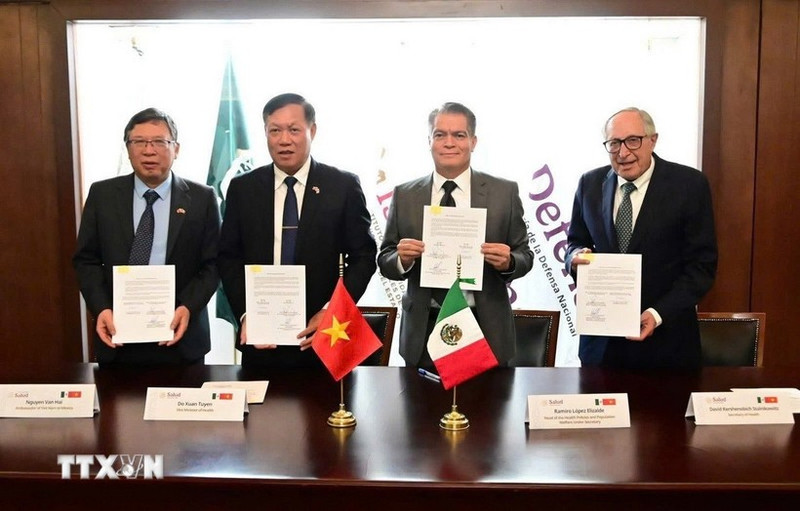 越南卫生部与墨西哥卫生部领导代表签署卫生领域合作谅解备忘录。（图片来源：越通社）