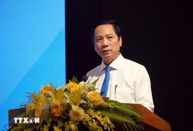广治省人民委员会常务副主席黄南在闭幕式上发表讲话。（图片来源：越通社）