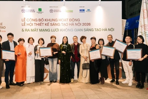 河内各创意空间代表对获授‘创意文化空间’称号感到十分振奋。