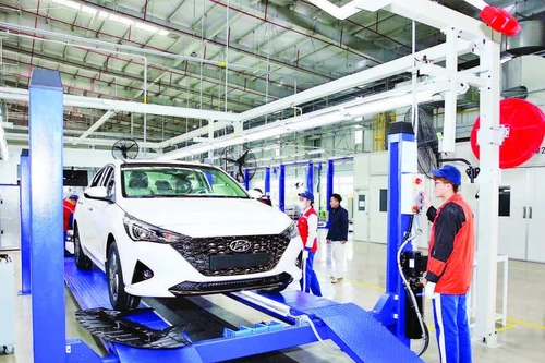 宁平省现代成工汽车工厂生产线。