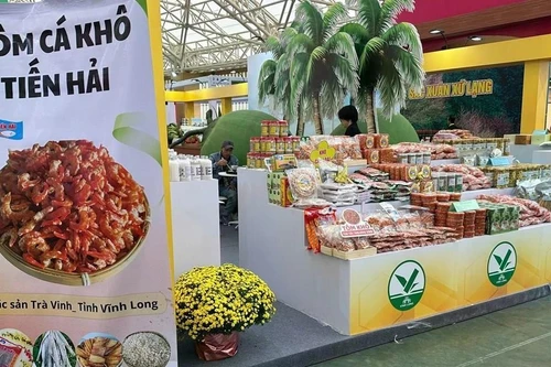 进海虾干、鱼干亮相2026年春季博览会。（图片来源：越通社）