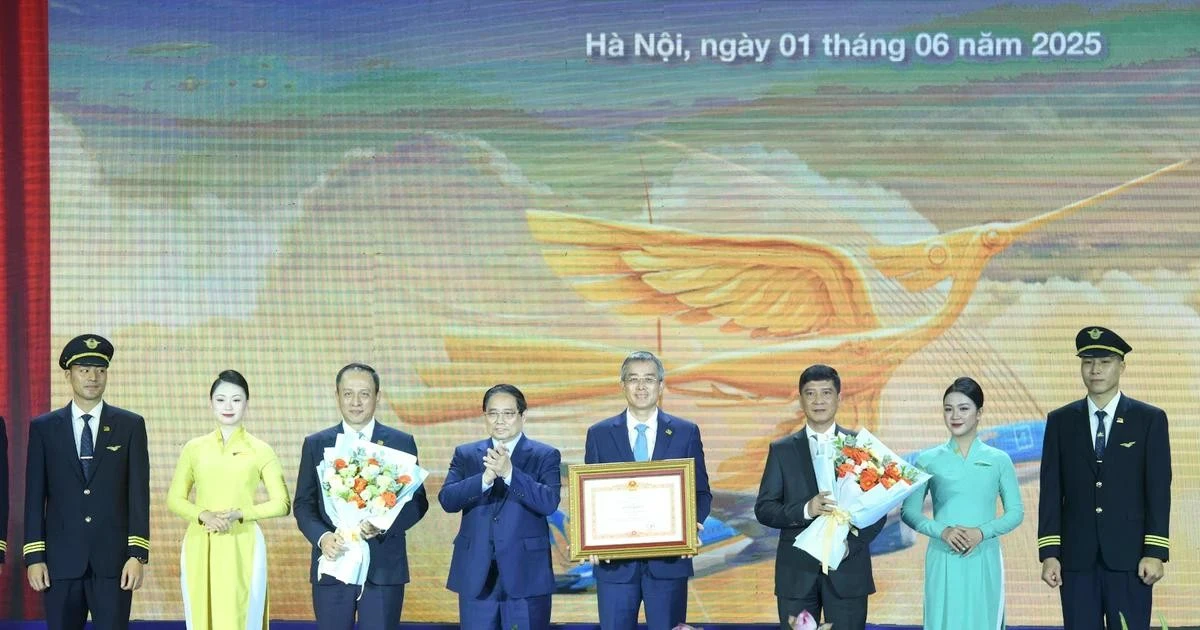 越南政府总理范明正出席越南航空总公司成立30周年庆典【组图】