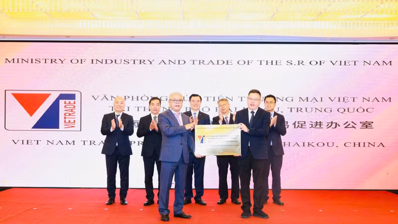 越南驻海口贸易促进办公室揭牌成立。