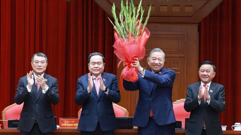 苏林同志在十四届一中全会上全票当选连任越共中央总书记。（图源：越通社）