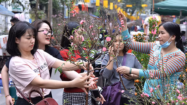 河内市腊月三十日的气氛（组图） ảnh 5
