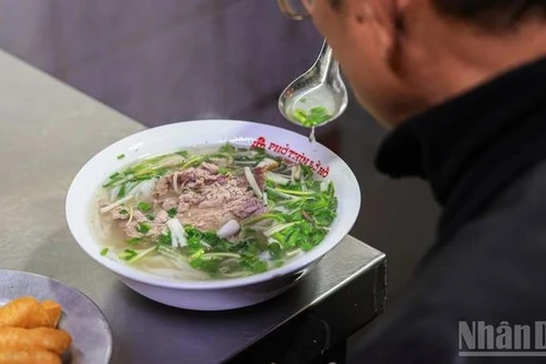 附图：越南牛肉河粉。