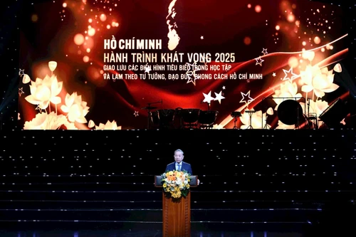 苏林总书记在活动上发表讲话。（图片来源：hanoimoi.vn）