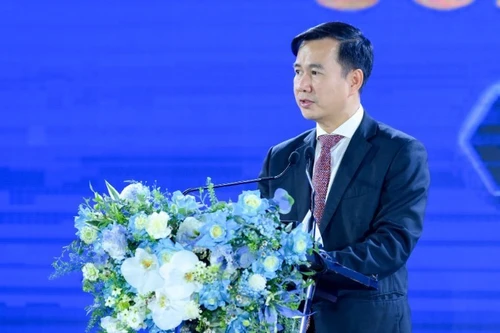 越南科技部副部长裴世维发表讲话。