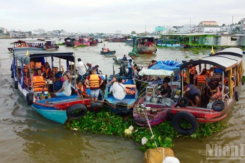 不仅仅是买卖的地方，水上集市已经成为西南部河流文化的悠久象征。