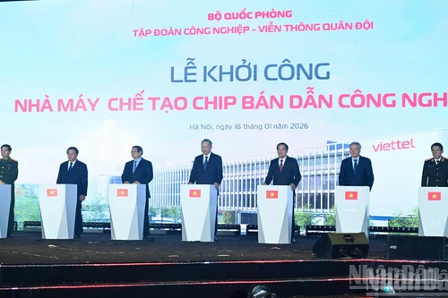 苏林总书记、范明正总理和党、国家领导参加高科技半导体芯片制造厂奠基仪式。