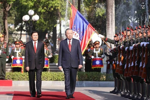 越共中央总书记苏林和老挝人民革命党中央总书记、国家主席通伦·西苏里。