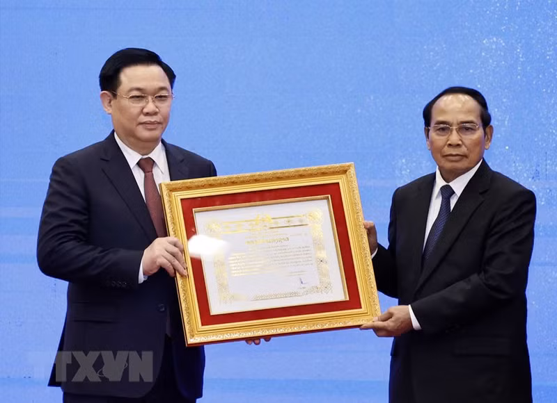 越南高层领导荣获老挝国家崇高勋章（组图） ảnh 7