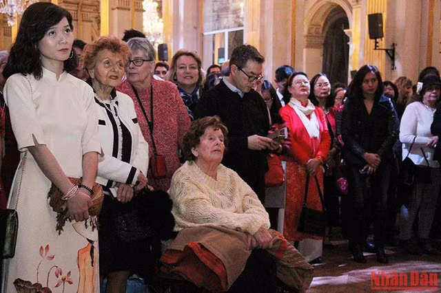 雷蒙德·迪恩——为越南而战斗的好榜样 ảnh 8