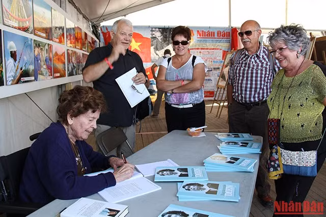 雷蒙德·迪恩——为越南而战斗的好榜样 ảnh 4