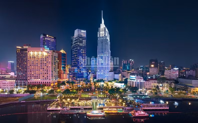 项目占地逾2.3万平方米，投资逾1000亿越南盾，保留了大部分老树，并增设花岗岩步道、绿地、座椅、照明系统及全新客运和旅游码头。