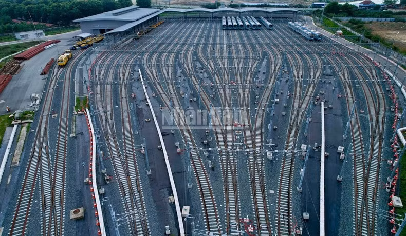 绿色交通不仅是建议，更是城市空间的迫切需求。胡志明市深刻认识到这一点，将绿色出行发展列为优先事项，地铁系统的开通正是本市致力于打造世界级生活与工作环境的有力证明。