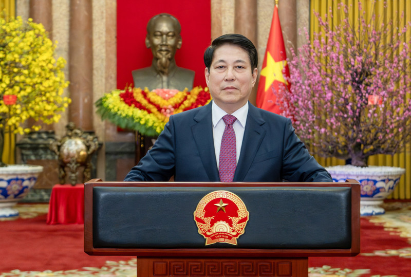 2月17日（即大年初一）零时，在辞旧迎新的神圣时刻，越南国家主席梁强通过越南电视台和互联网，发表二〇二六丙午年春节贺词。图片来源：水源 摄