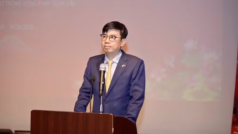 越南驻大阪总领事阮长山在活动上致辞。