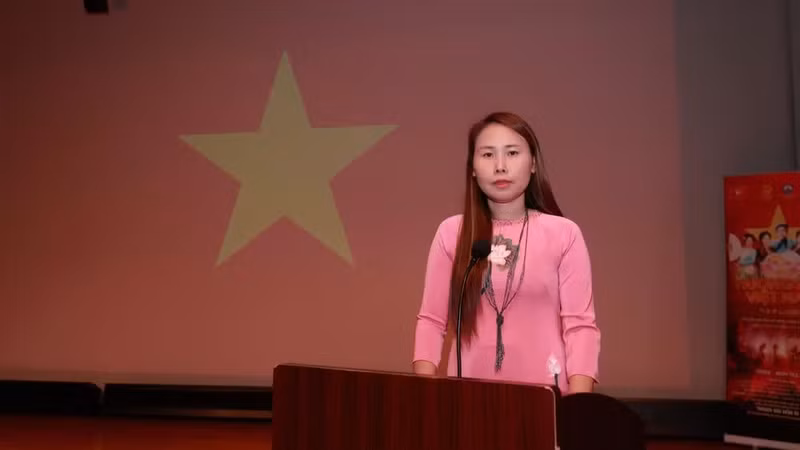 关西越南人协会主席、“越南风韵‘’组委会主任黎商女士在活动上致辞。
