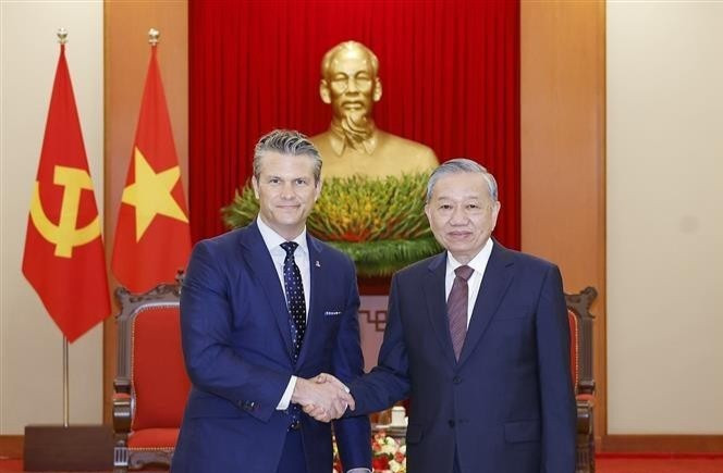 越共中央总书记苏林会见美国战争部长皮特·赫格塞思。