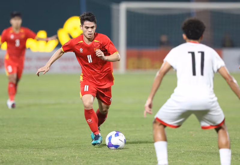 越南U23队在比赛中占据主导地位，但上半场最好的机会属于也门队。