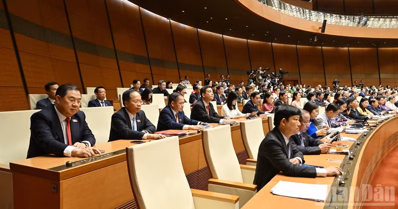 第十六届国会任期内的政府设有14个部和3个部级机构。