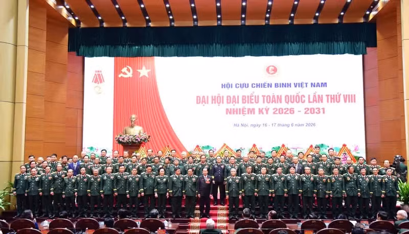 越南退伍军人协会第八届中央委员会88名委员亮相。