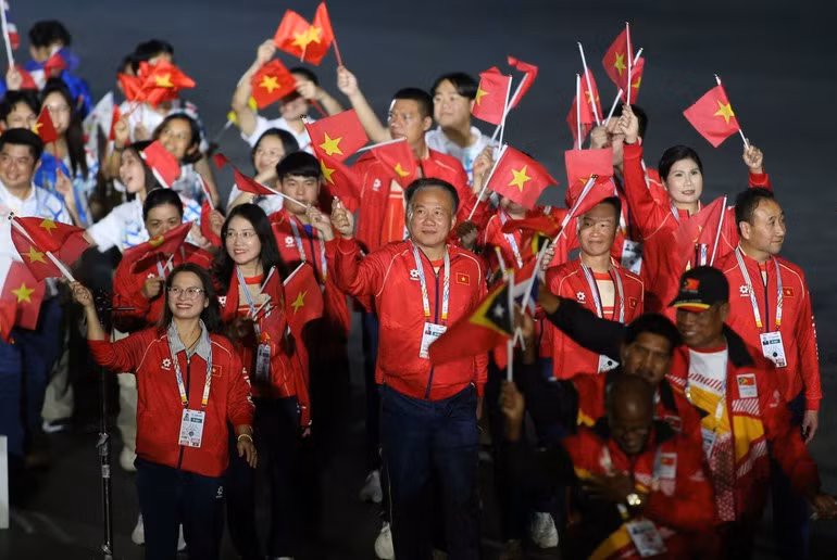 越南体育代表团出席第33届东南亚运动会闭幕式。