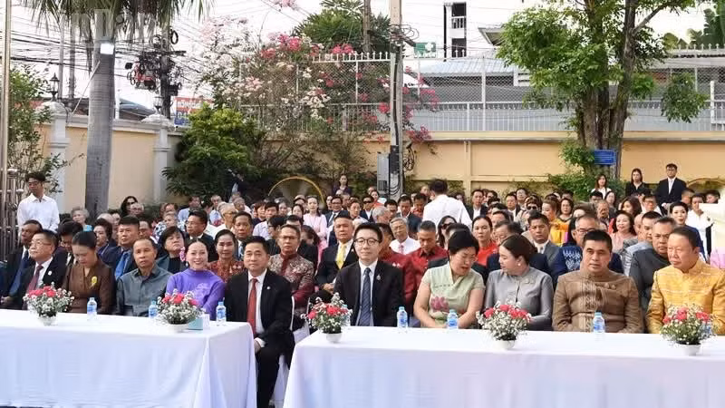 众多代表出席纪念仪式。 （图片来源：春山 摄）