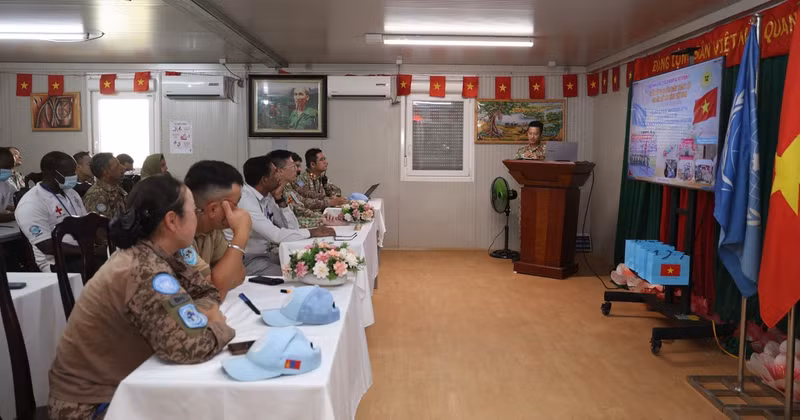 第七野战医院（二级）举办了一场科学研讨会，交流和更新与埃博拉病毒相关的医学知识。图片来源：松隆 摄