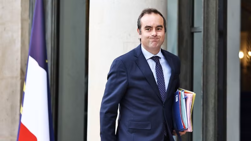 10月6日，法国新任总理塞巴斯蒂安·勒科尔努在上任不到一个月后宣布辞职。图片来源：新华社