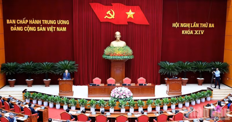 越共中央总书记、国家主席苏林在会议闭幕式上发表讲话。（图片来源：登科 摄）
