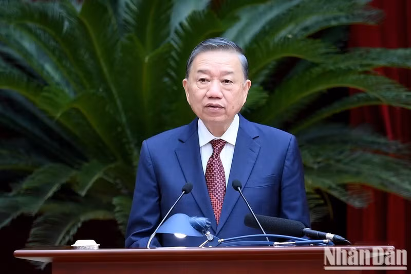 越共中央总书记、国家主席苏林在会议闭幕式上发表讲话。（图片来源：登科 摄）