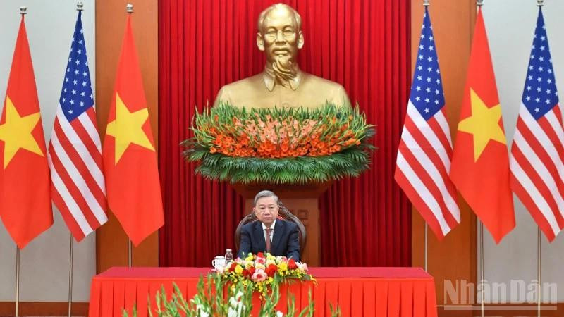 2024年11月，越共中央总书记苏林同美国总统唐纳德·特朗普通电话。图片来源：登科 摄