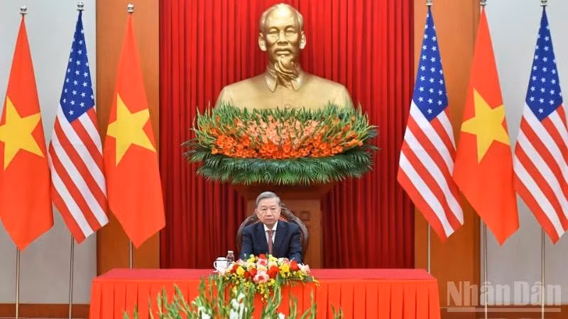 2024年11月，越共中央总书记苏林同美国总统唐纳德·特朗普通电话。图片来源：登科 摄