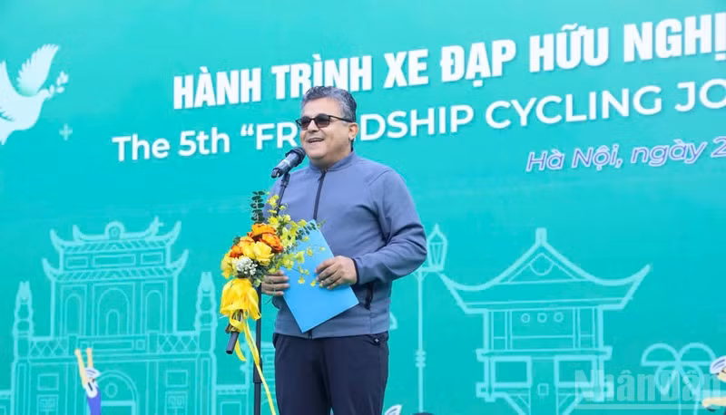 巴勒斯坦驻越南大使、外交使团团长萨迪·萨拉马在活动上致辞。